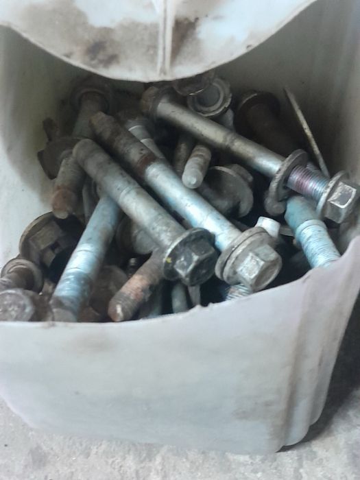 Автомобільні болти