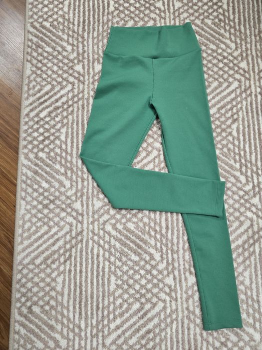 Продам 2 лоти жіночого одягу, 8 одиниць