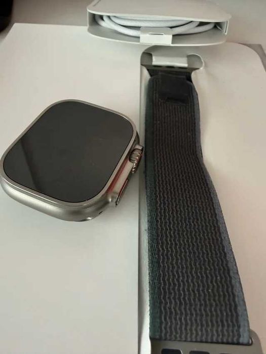 Apple watch ultra 2 49mm titanium blue / black