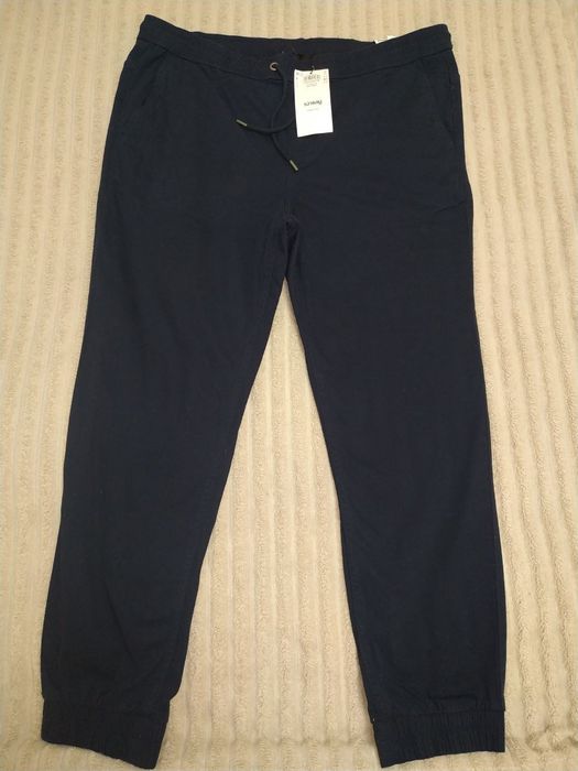 Штани чоловічі 38-го розміру.