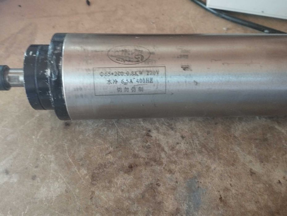 Srzedam wrzeciono frezarki cnc 0,8kw wodne .