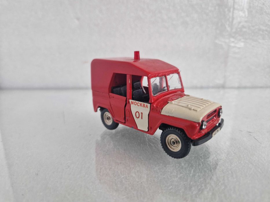 УАЗ 469 А34 пожарная - Алан Хоббис - Французкая конверсия 1:43 СССР