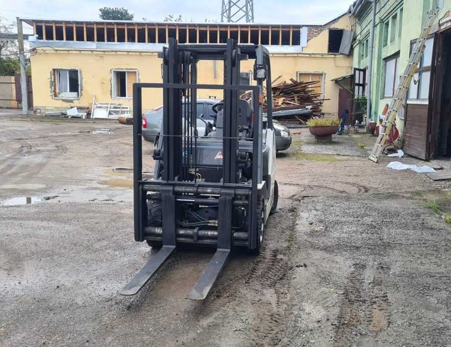 Японский газовий навантажувач кара NISSAN 2,0 тони 2016 рік