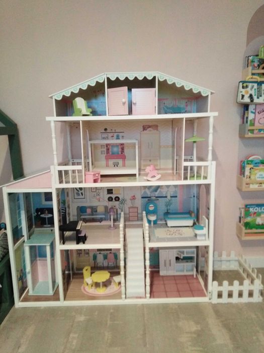 Drewniany domek dla lalek duży