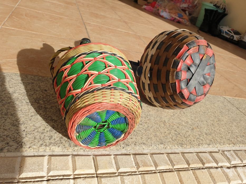 Garrafões antigos decorados