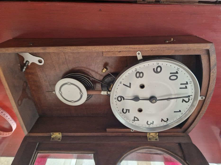 Relógio reguladora antigo vintage a funcionar com chave

Altura:
48cm