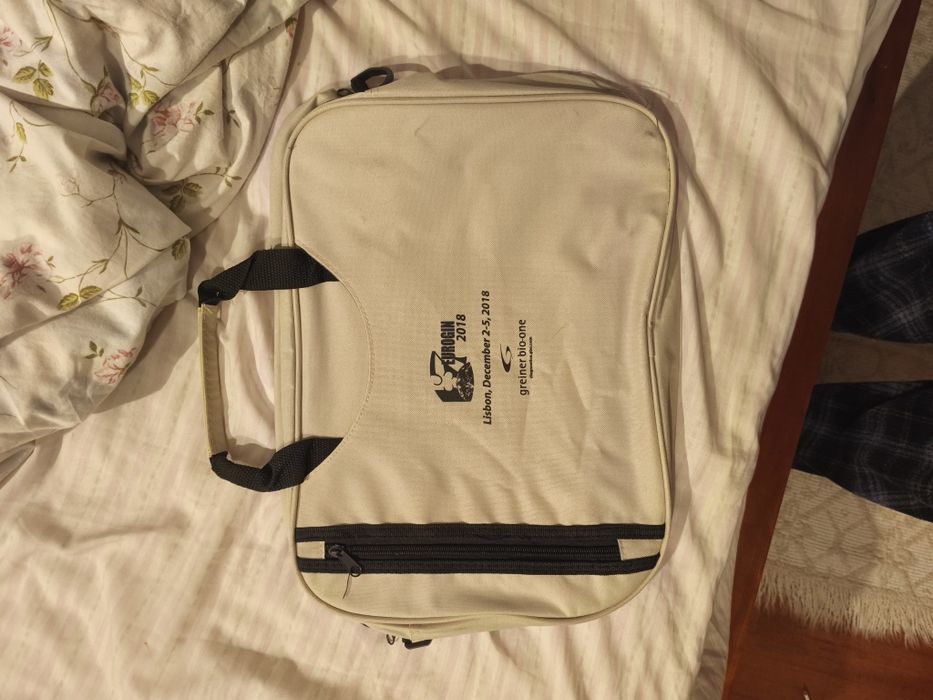 Ofereço Malas PC portátil