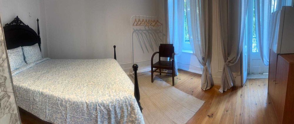 Quartos para casais e solteiros; despesas inclusas