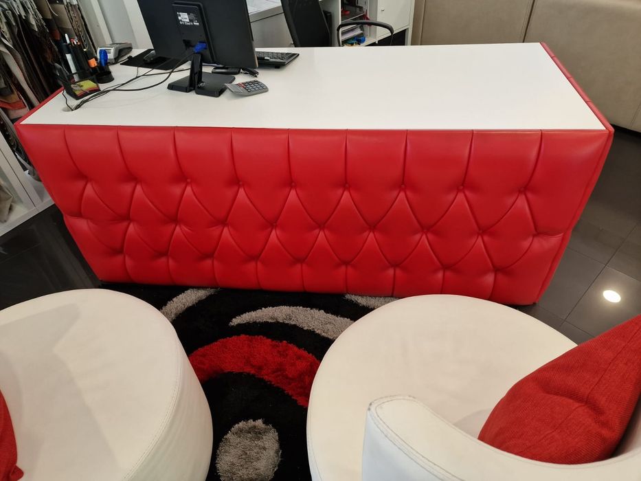 Secretária Capitoné ideal para Loja ou Salão