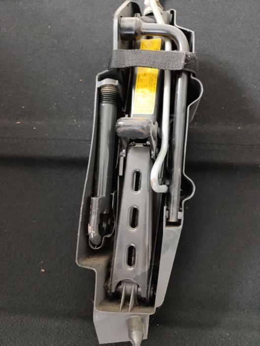 Продам домкрати для авто