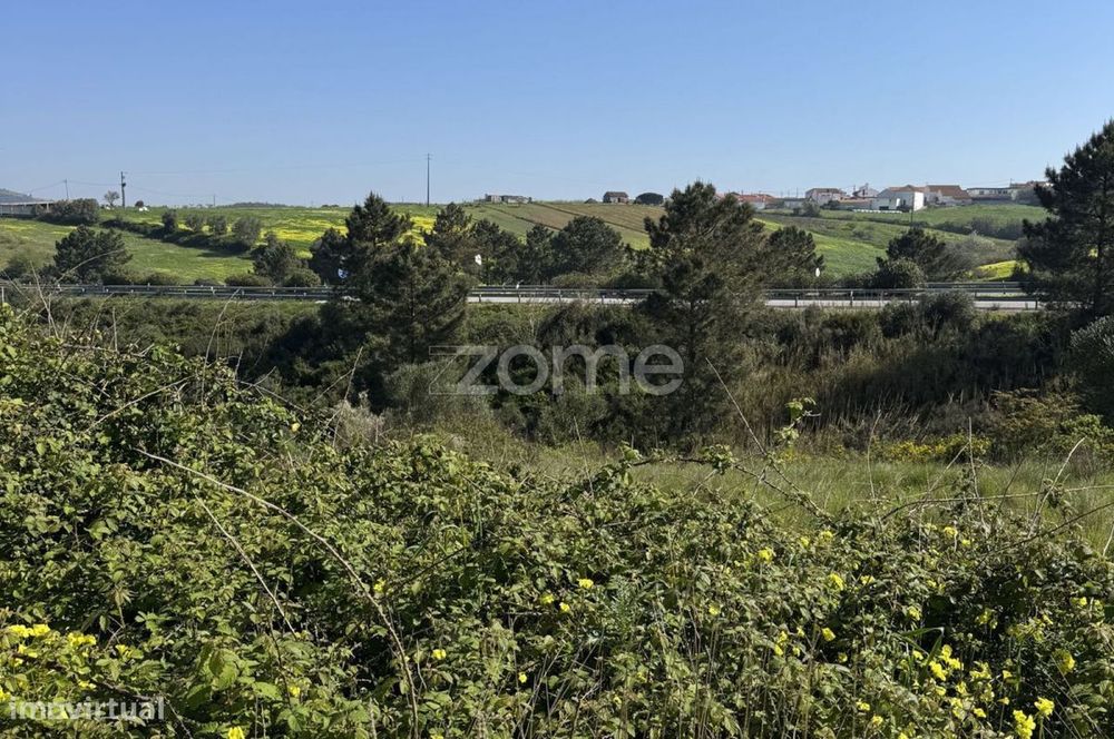 Terreno rústico com parcela urbana à beira da A8