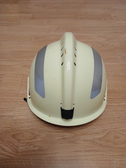 Пожарная защитная каска