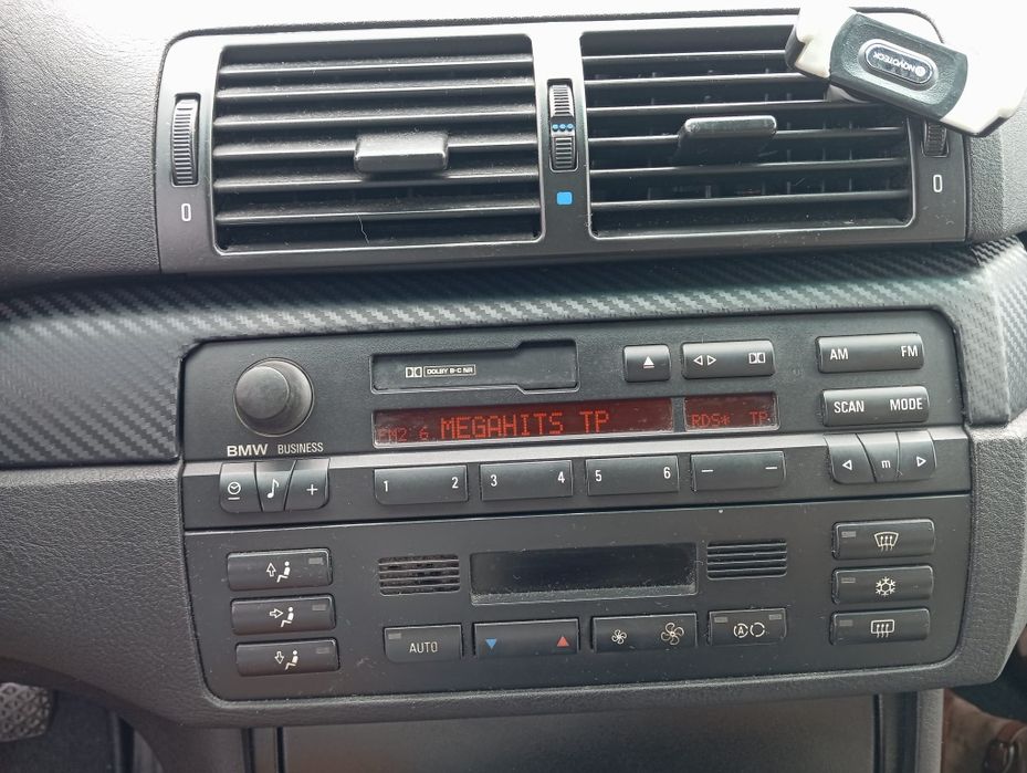BMW 320D  2002 pra sair logo