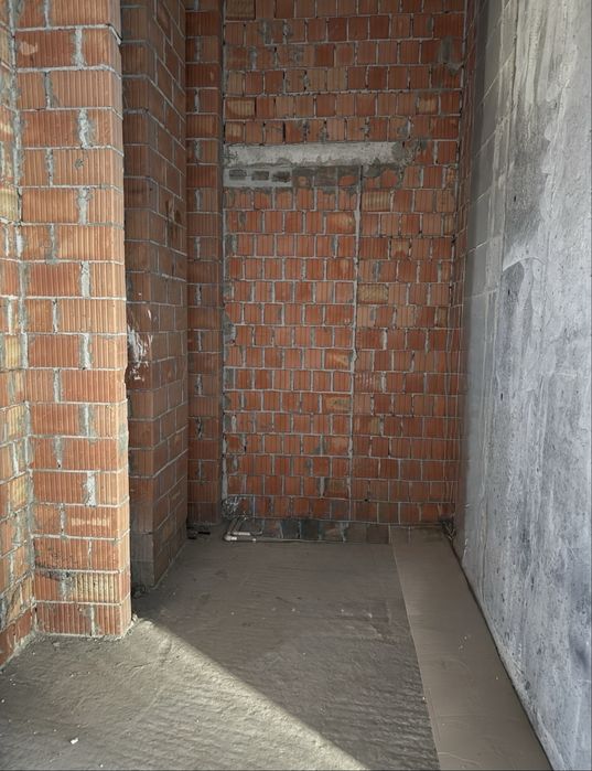 Продам фасадне кутове приміщення в ЖК Гранд Бурже