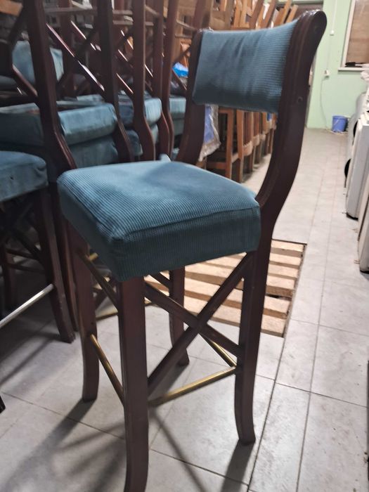 Стулья, стільці мякі барні