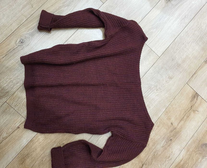 Bordowy sweter firmy Missguided