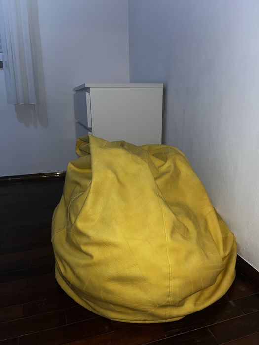 Puff Amarelo Moderno