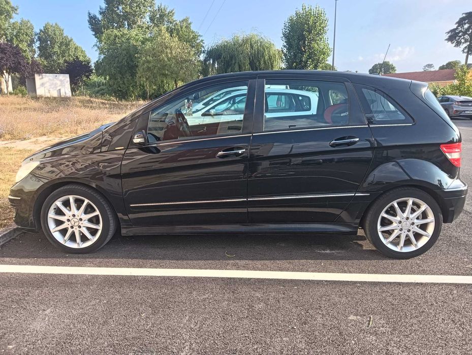 Mercedes B200 Designo impecável com poucos km foto 5