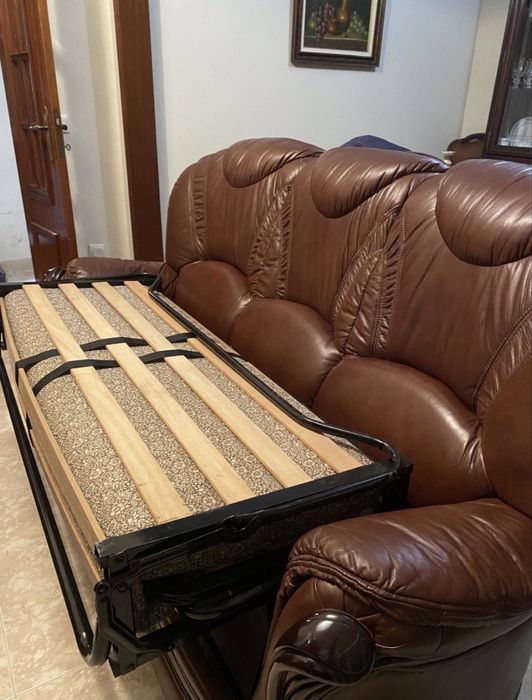 Sofá cama de couro clássico em excelente estado - 3 lugares