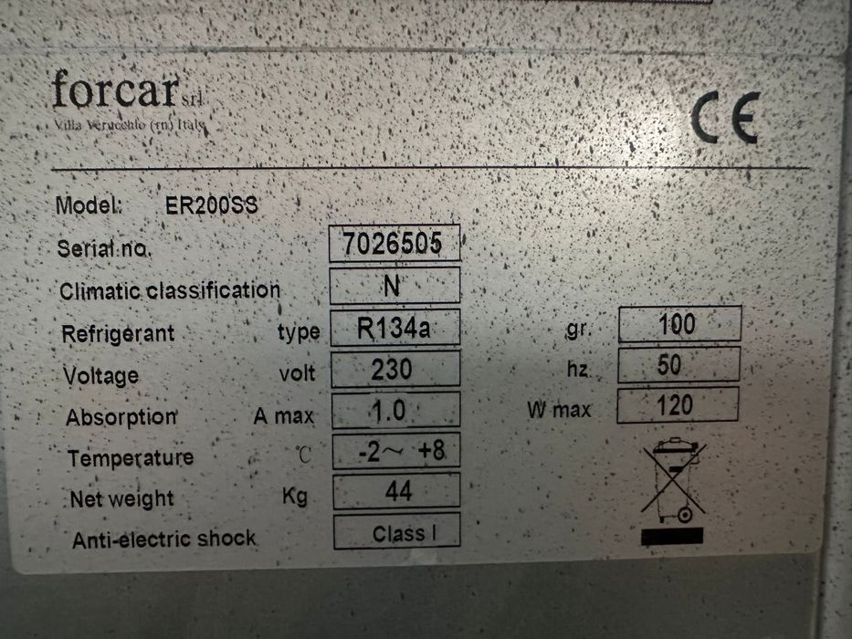 Chlodziarka  lodówka zapleczowa pod blat 85 cm