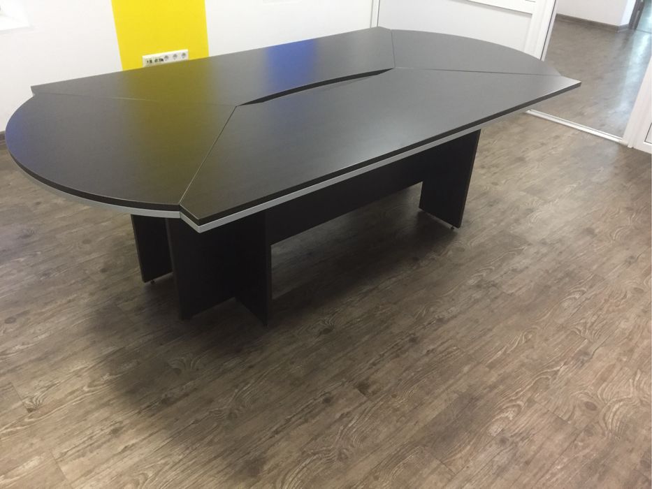 Конференционный стол Ньюмен