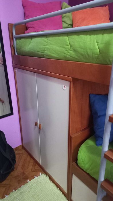 Quarto Beliche com gavetas e guarda roupa