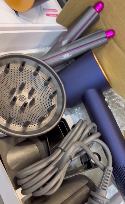 Мощный фен стайлер   очень   качесвенный Дайсон