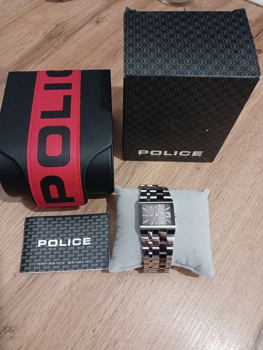 Продаю годинник Police