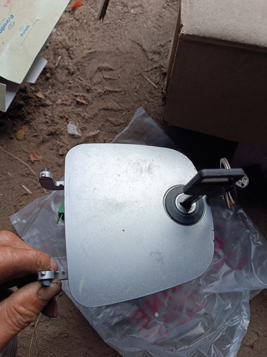 Продам кришку заводну на сузукі летс