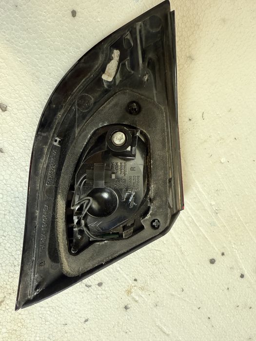 Citroen ds4 lampa tylna prawa w klape
