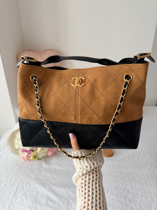Сумка Chanel Suede Calfskin, Shiny Lambskin & Gold-Tone Metal
