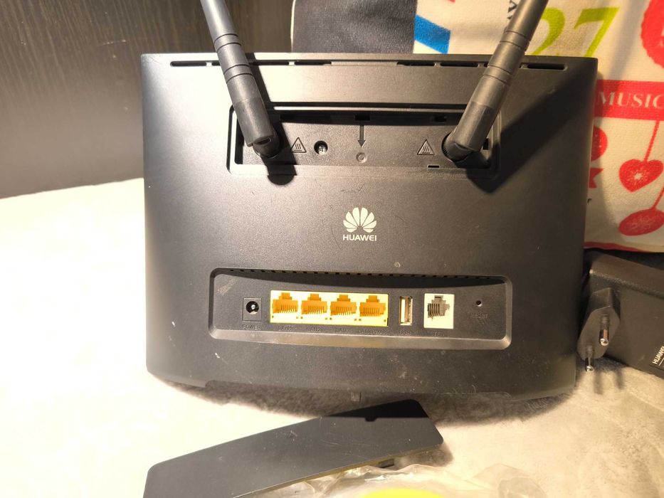 Router LTE Huawei 4G z dodatkowymi antenami, bez blokad SIM Port USB