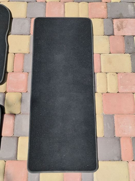 Продам коврики на Фольксваген Туран 2015 года семиместный