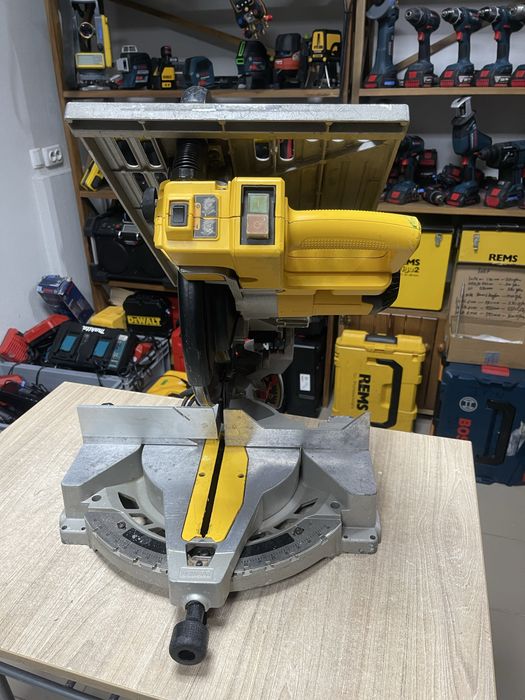 Dewalt D27113 / комбінована дискова пила Девольт
