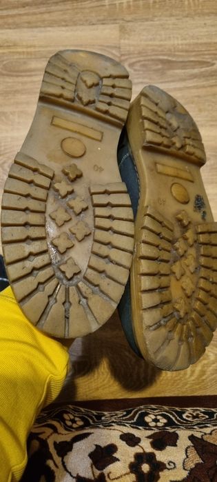 Зимние, кожаные, теплые ботинки.