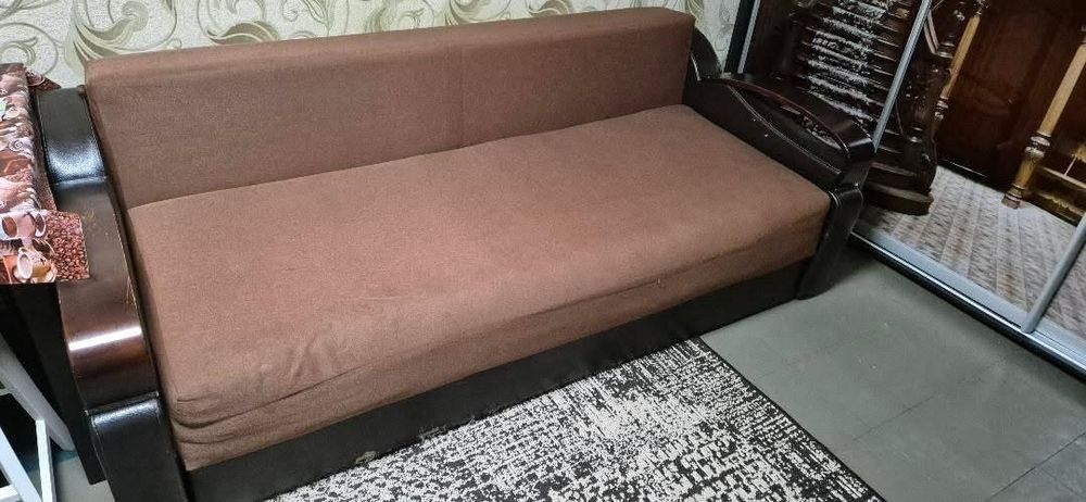 Продам диван р-н кристалл