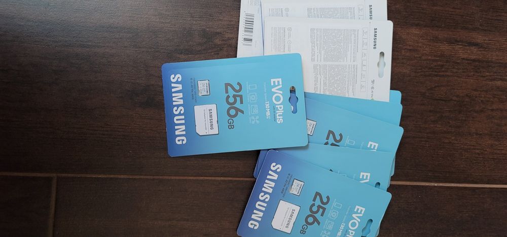Карта пам'яті Samsung 256 GB micro SDXC Class 10 UHS-I U3 EVO Plus.