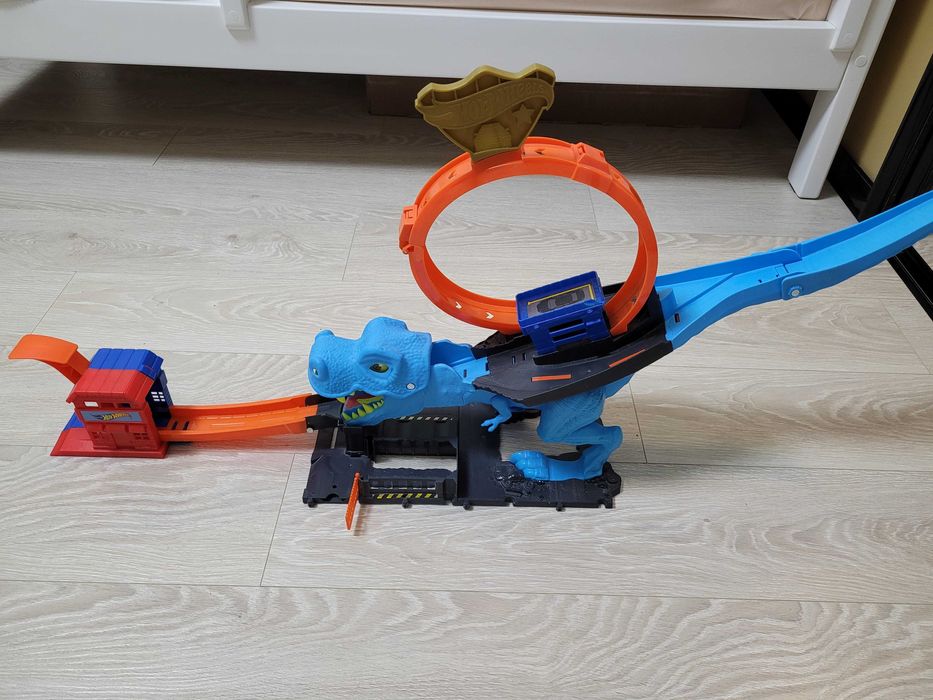 Трек хот вилс (hot wheels) динозавр