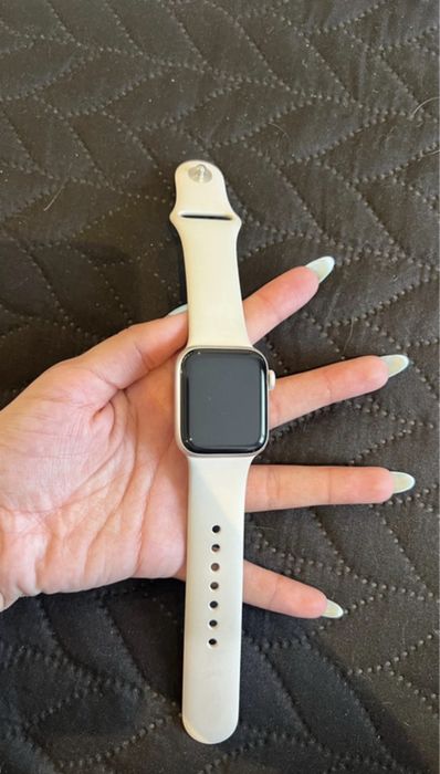 Apple Watch SE Starlight