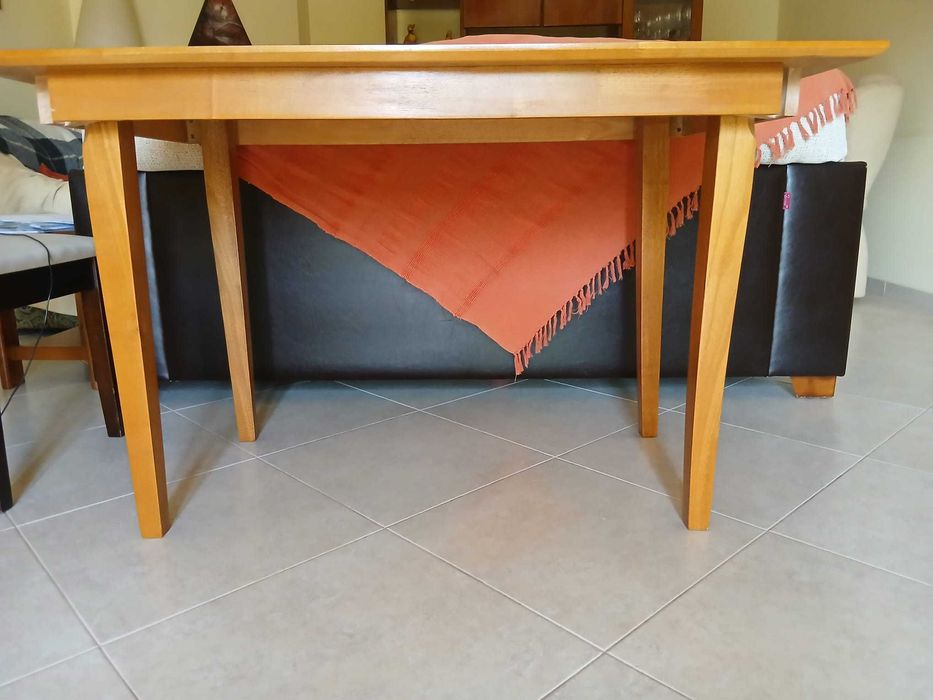 Mesa em Pinho Mel (Sem cadeiras)