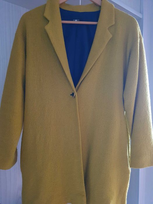 Sprzedam płaszcz koloru żółtego