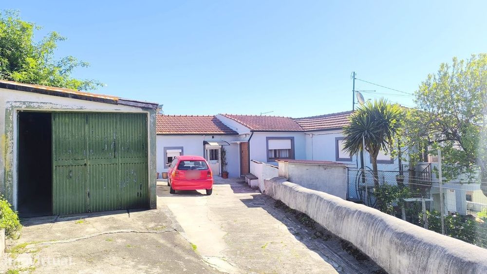Quintinha com 4 Casas em Porto Campanhã