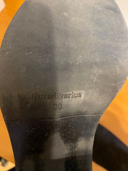 Czarne botki zamszowe nr 39 Stradivarius
