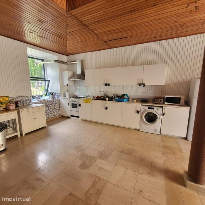 Quarto - localizado em Telheiras Lisbon