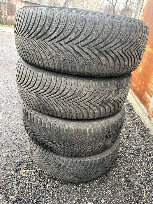 Продам зимнию  резину 205/55/16 Michelin Alpin 5