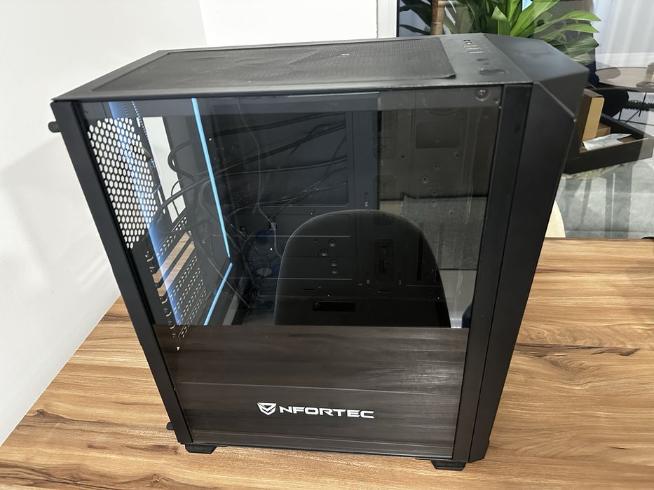 Vendo caixa para computador de secretária NFORTEC