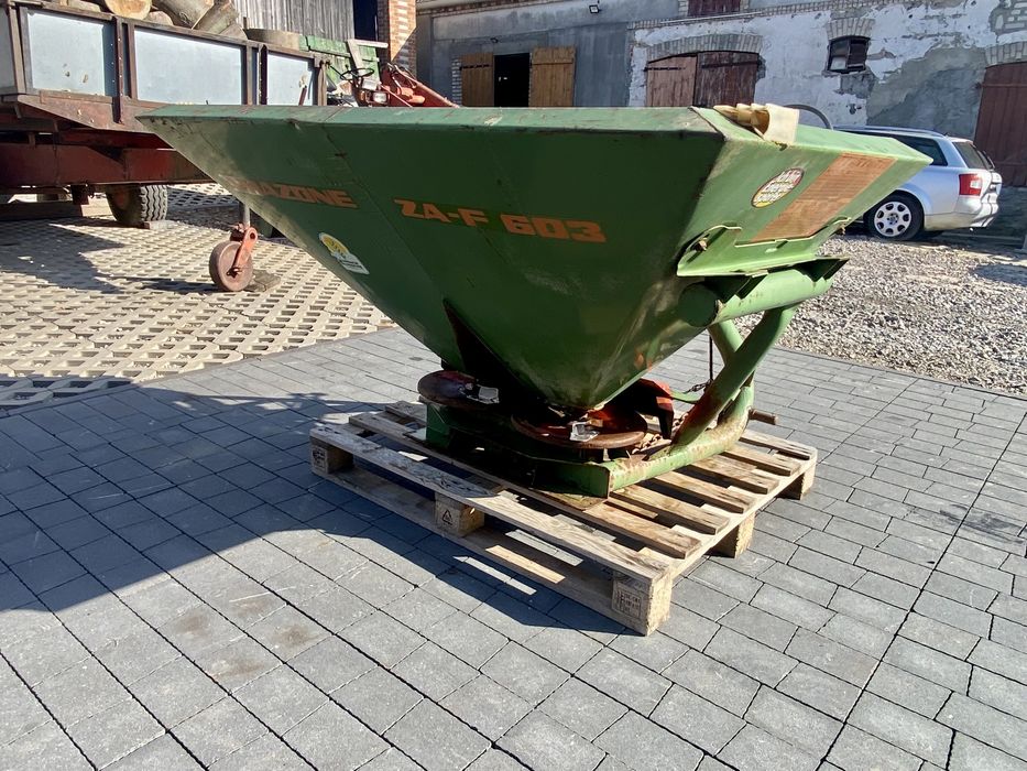 Rozsiewacz do nawozów Amazone Zaf-603 600 litrów z Niemiec