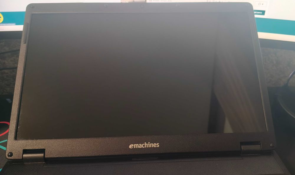 Ноутбук eMachines E528