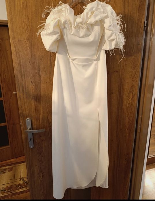 Lou indali biała suknia gorsetowa z piórami cywilny slub
2
Zjawiskowa