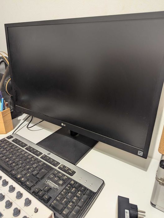 Monitor LG e Teclado HP
